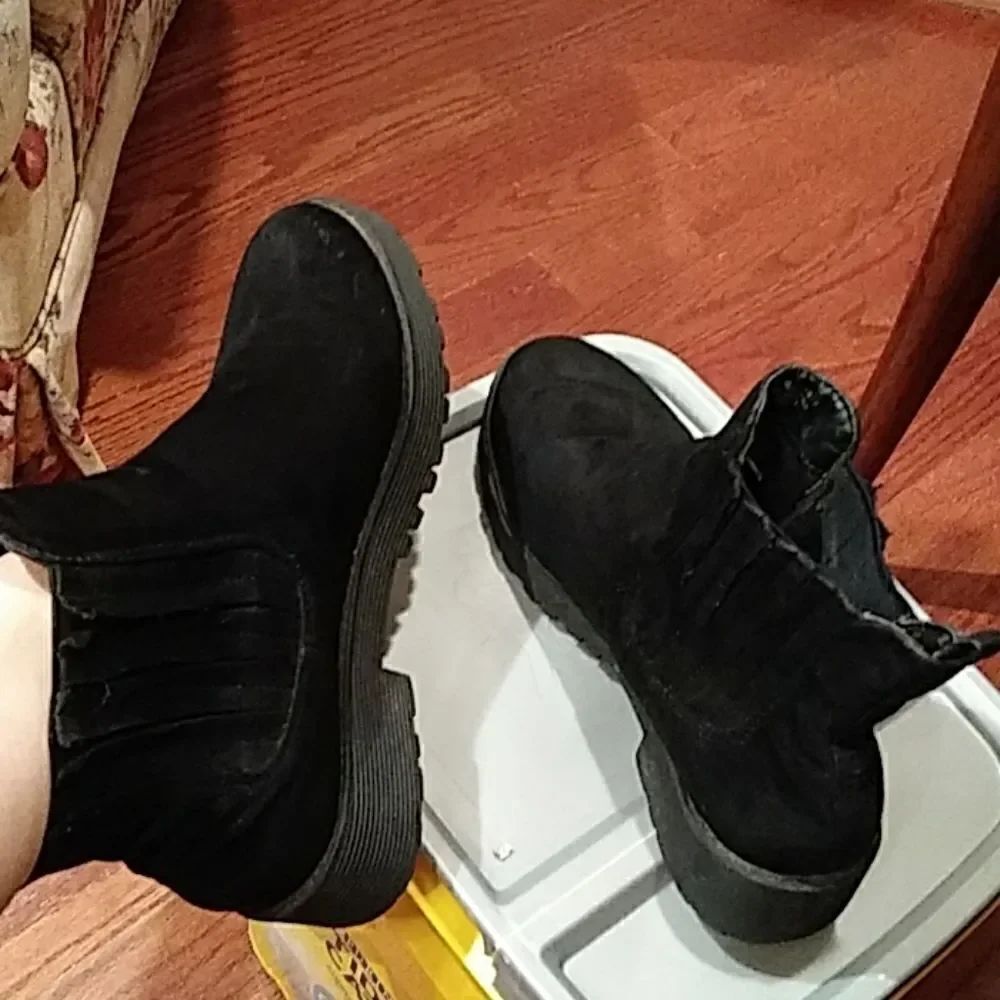 Atmosphere boots